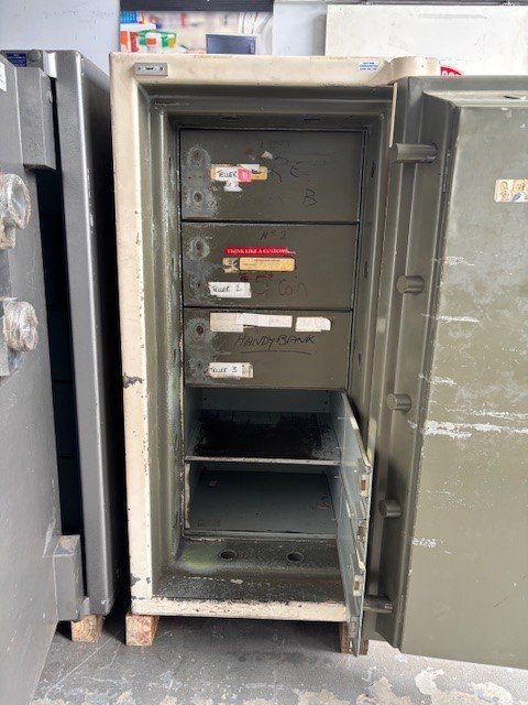 Used Safe On Sale! Chubb Safes Sunshine Coast / Dual 4 Wheel Combination / Fire Rated / Heavy - Image 2