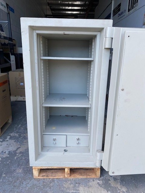 Used Safe On Sale! Chubb Safe Sunshine Coast 1 Hour Fire Rating / Key / Digital Keypad - Image 2