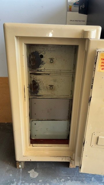A An Used Safe On Sale! Chubb Bankers Safe Sunshine Coast / Dial / Digital Keypad Fire Rated / Heavy - Image 2
