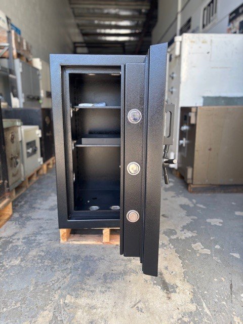 A An Used Dominator Safes Sunshine Coast FA-100 High Security Safe $150,000 Cash Rating - Image 3