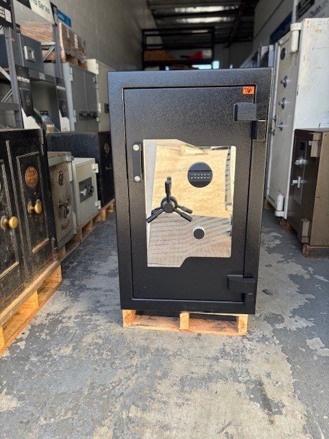 A An Used Dominator Safes Sunshine Coast FA-100 High Security Safe $150,000 Cash Rating