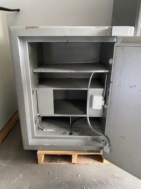 A Used Safes On Sale! Antique Victoria Safe Brisbane / Keylock / Fire Rated / Heavy - Image 2