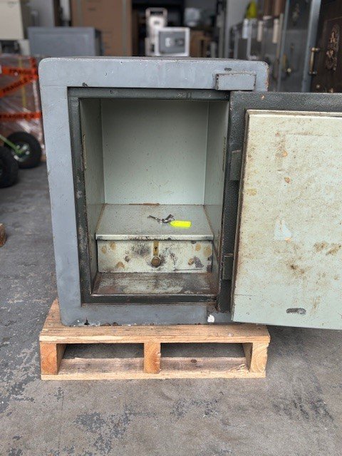 Used Safes AJAX Safe Sunshine Coast / Vintage / Antique Safe / 30 Mins Fire Rated / Home Safe - Image 2