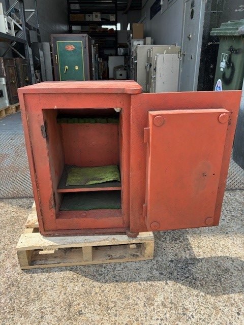 Antique Safe Used Safe On Sale! Antique Safe Sunshine Coast / Keylock / Fire Rated - Image 2