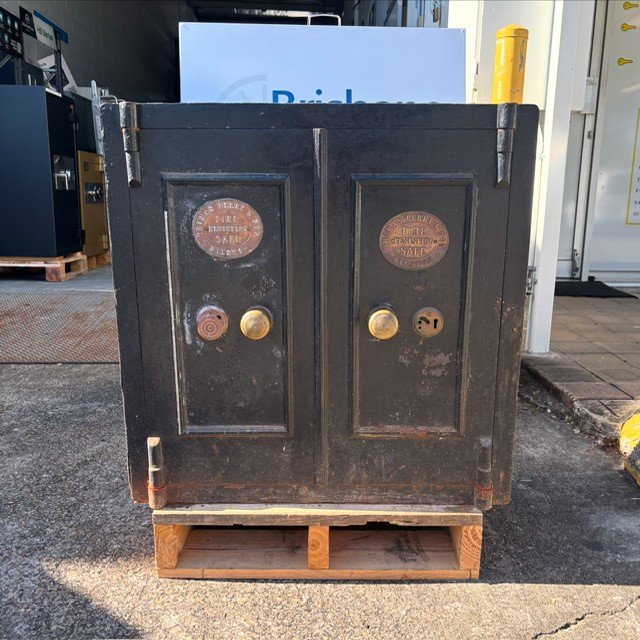 Antique Safe " Thomas Perry & Sons " Used Safe On Sale! Antique Safe Sunshine Coast / Keylock